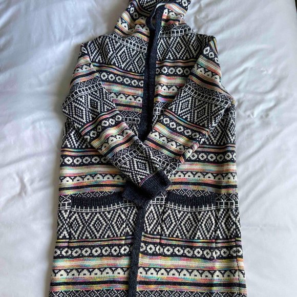 Tribal Print Sweater - Picture 2 of 6